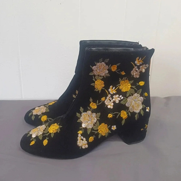 Topshop Black Velvet Embroidered Floral Ankle Boots - Picture 2 of 8